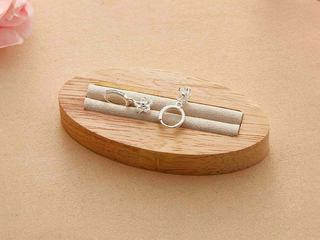 ARO BRONCE BAÑO BLANCO COLGANTE MICROPAVE CON FLOR X 3 PARES