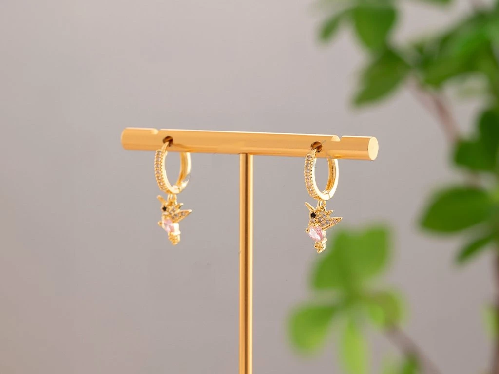 ARO BRONCE DORADO CON MICROPAVE FORMA COLIBRI